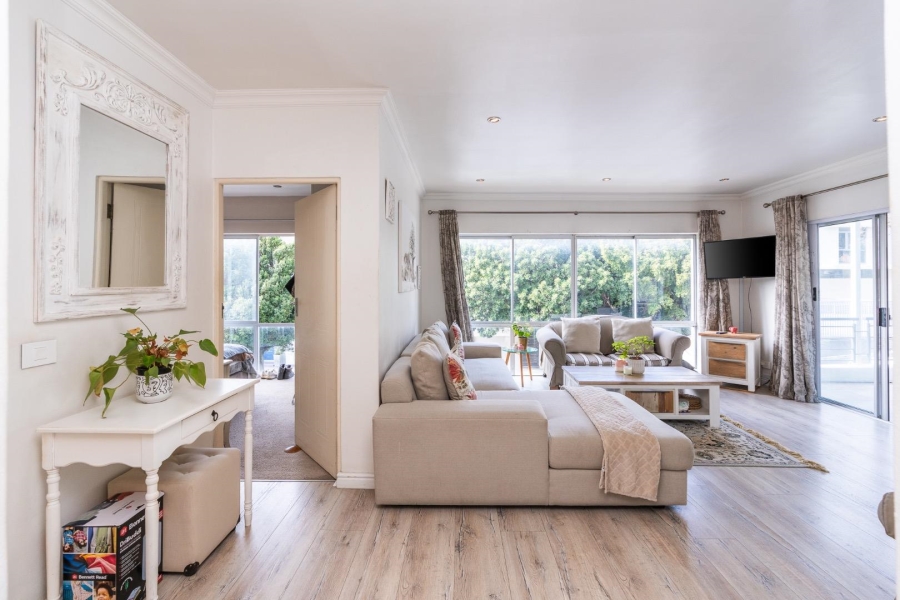 6 Bedroom Property for Sale in Vredehoek Western Cape